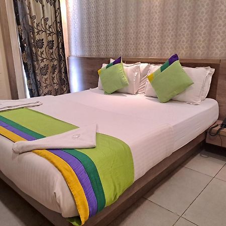 Hotel Tulsi Vadodara Buitenkant foto
