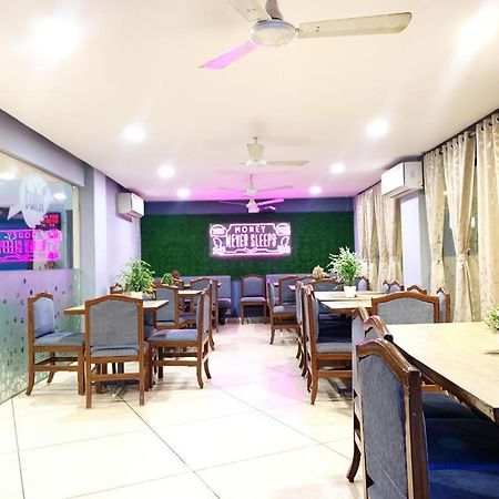 Hotel Tulsi Vadodara Buitenkant foto