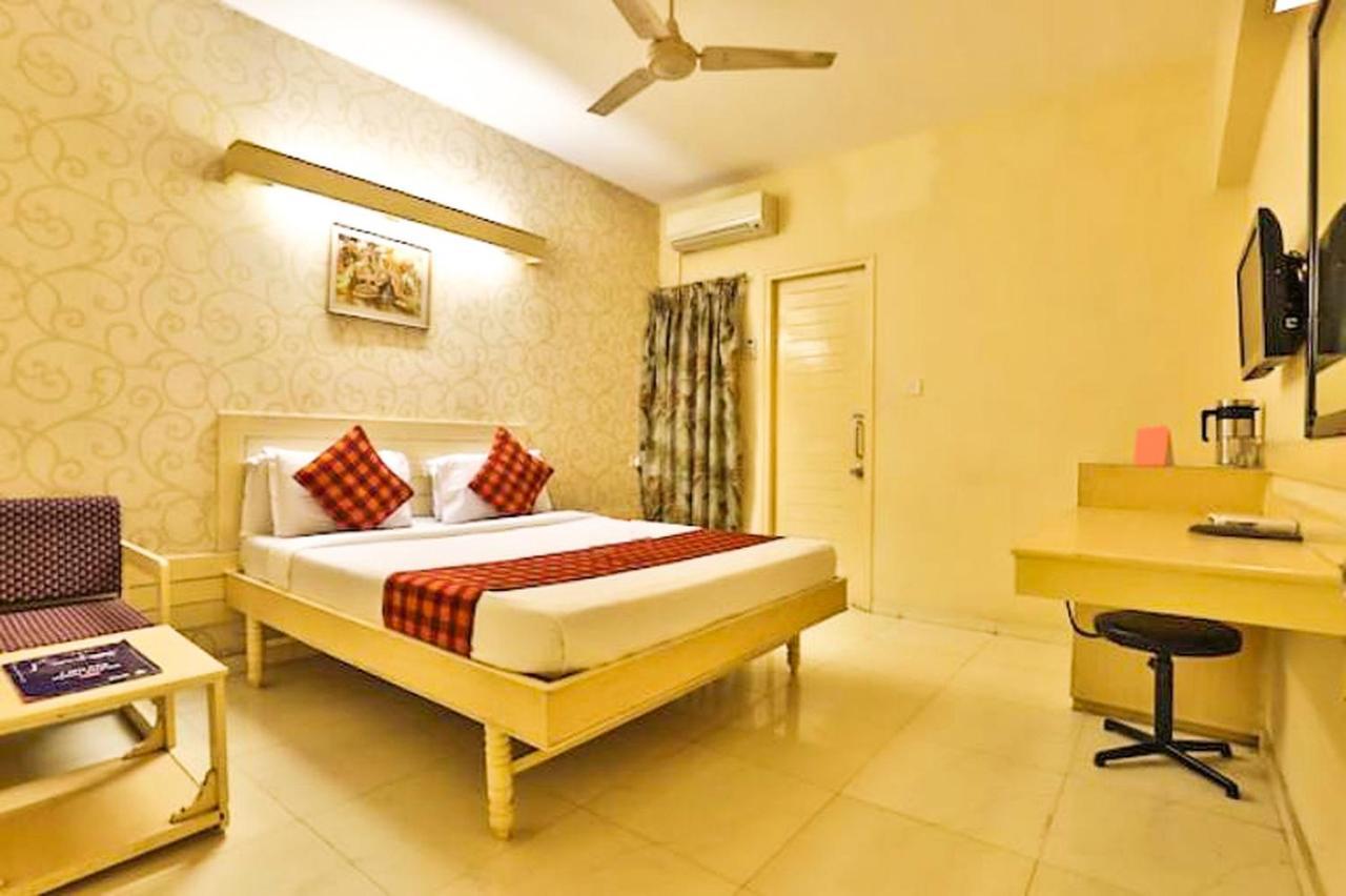 Hotel Tulsi Vadodara Buitenkant foto