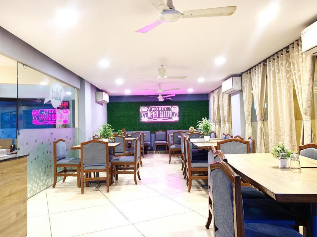 Hotel Tulsi Vadodara Buitenkant foto