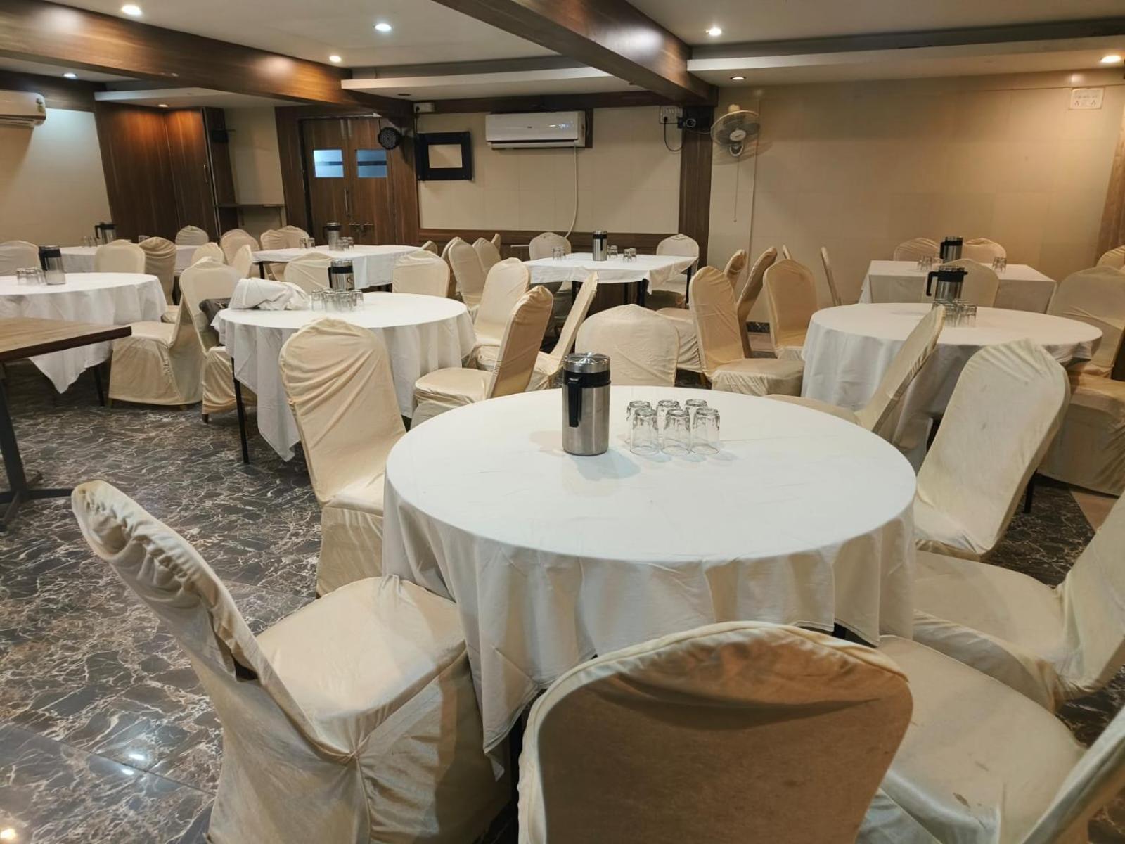 Hotel Tulsi Vadodara Buitenkant foto