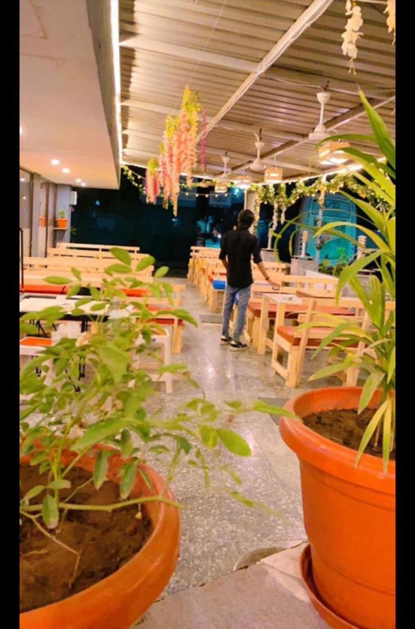 Hotel Tulsi Vadodara Buitenkant foto