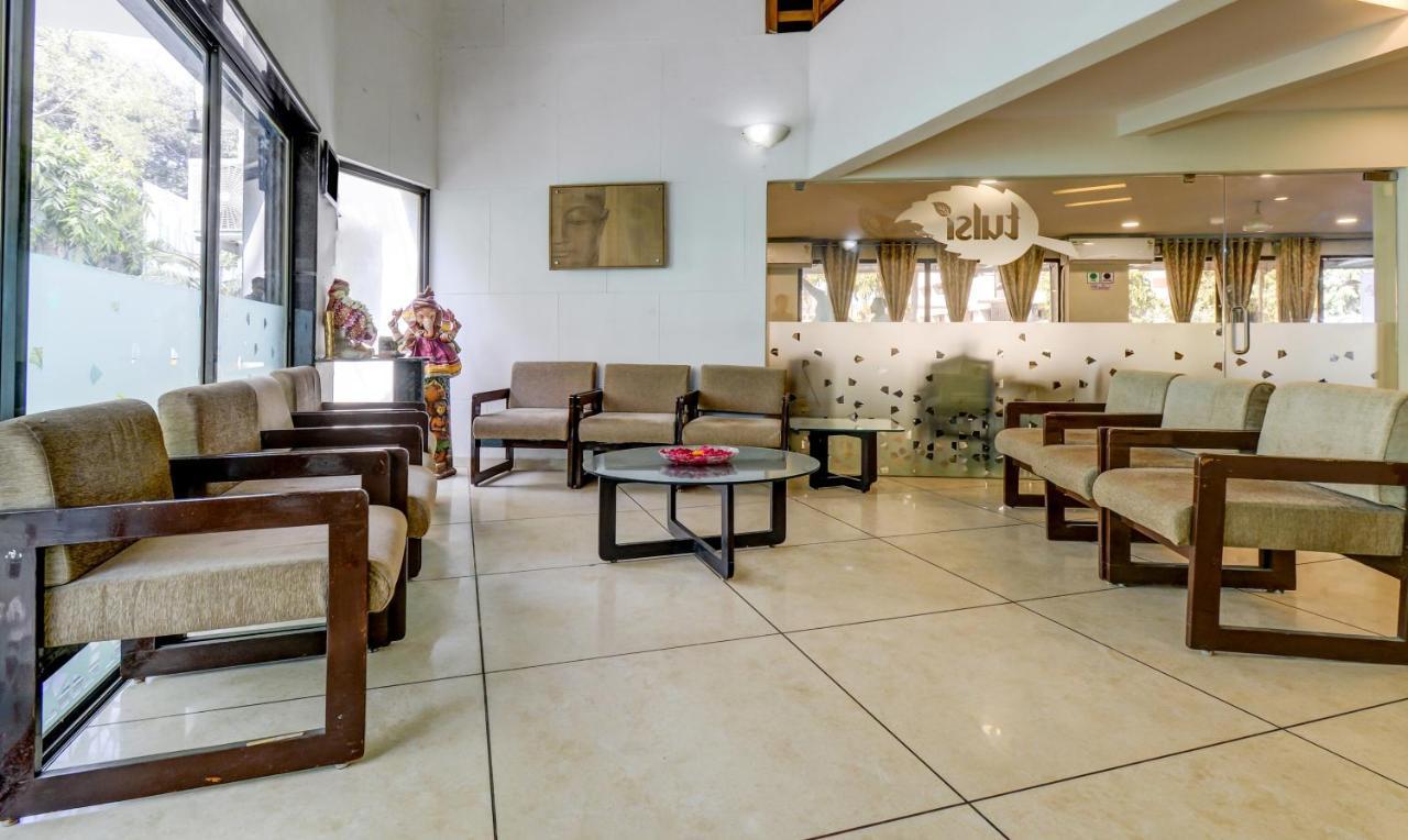 Hotel Tulsi Vadodara Buitenkant foto