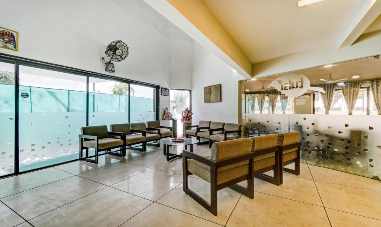 Hotel Tulsi Vadodara Buitenkant foto